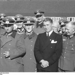 1941-Wernher von Braun with Nazis