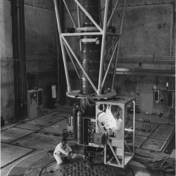 Inside_the_Sodium_Reactor_Experiment-1950