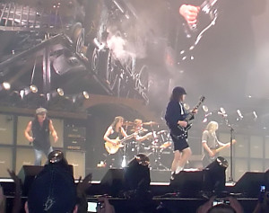 AC-DC - photo Imhavingfun42